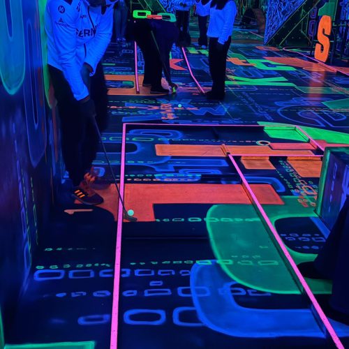 Freizeitgestaltung Schwarzlicht-Minigolf
