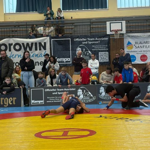 Schultersieg für den Sportler in blau